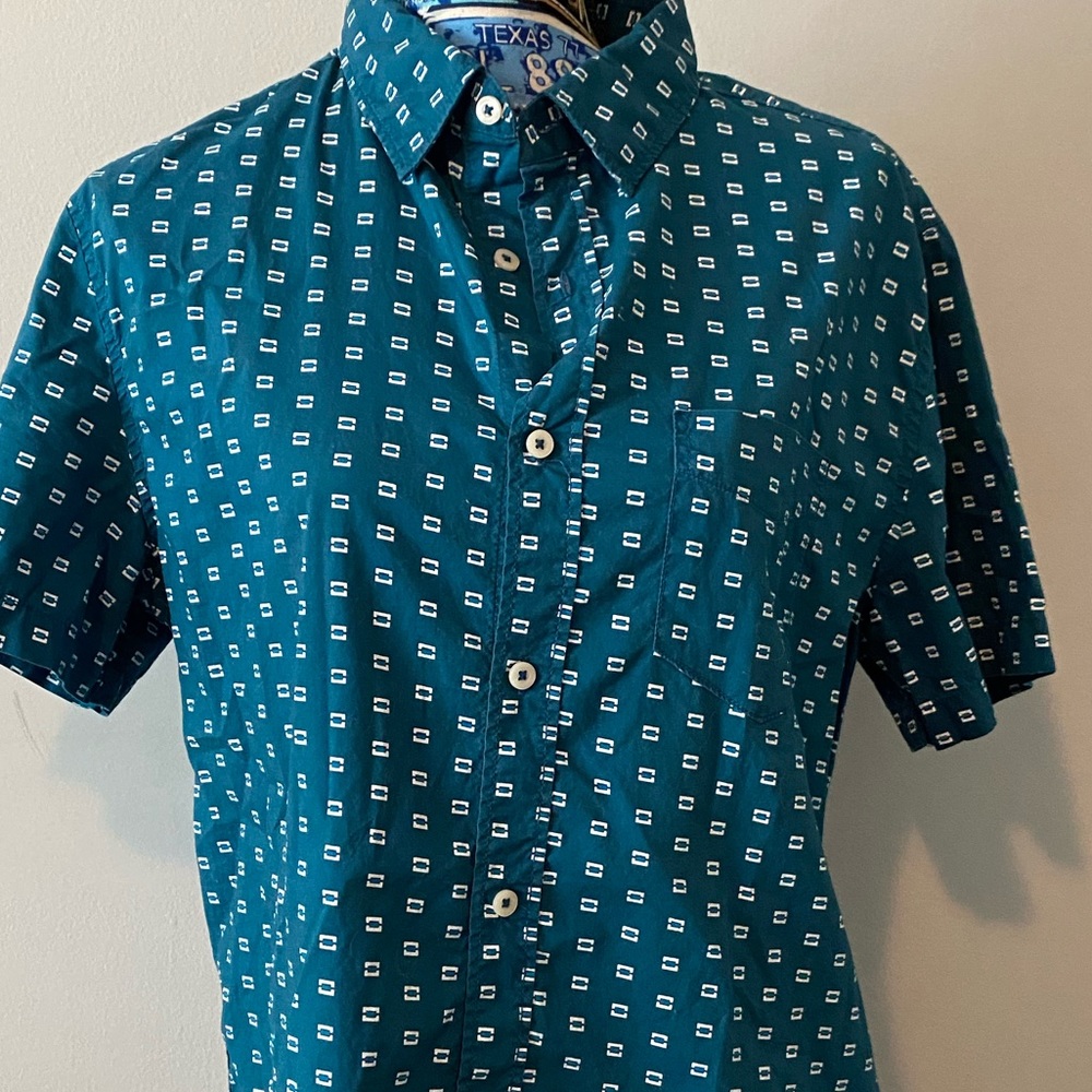 Short sleeve button down